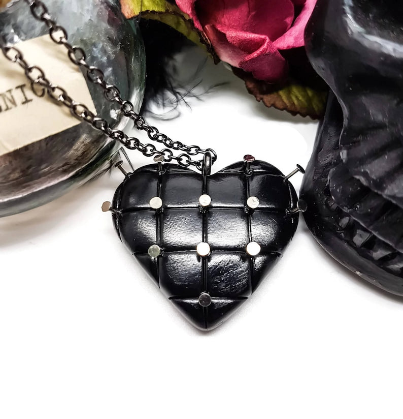 Hellraiser Pinhead Heart Necklace – Gothic Horror-Inspired Jewelry
