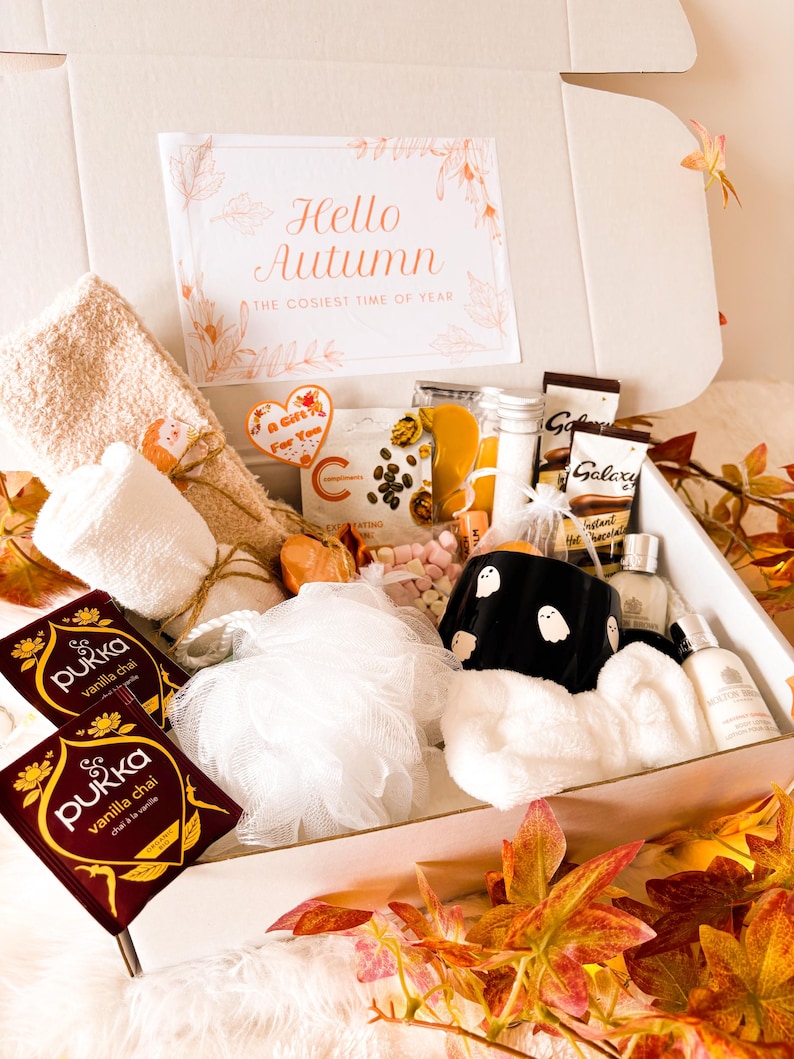 AUTUMN PAMPER HAMPER | Letterbox Gift For Her | Boo Basket | Cosy Self Care Gift | Autumn Gift Box | Halloween Gift Set | Personalised Gift